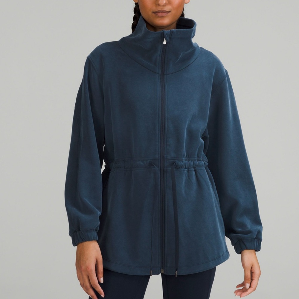 NWT.. Navy Lululemon Softstreme Navy Cinch-Waist Jacket Size 2